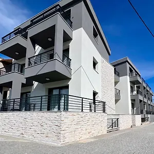 Hotel de apartamente Four Shades Luxury, Sarti